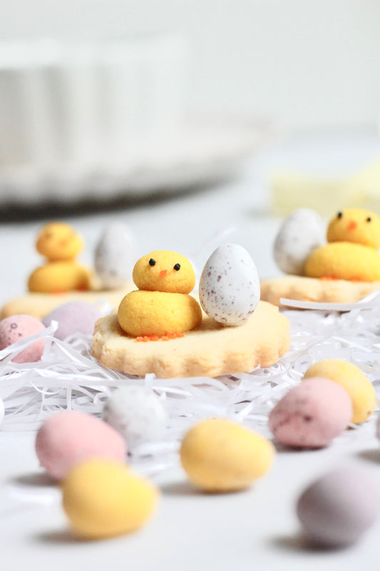 Easter Dessert Idea: 3D Easter Chick Cookies with Mini Eggs!